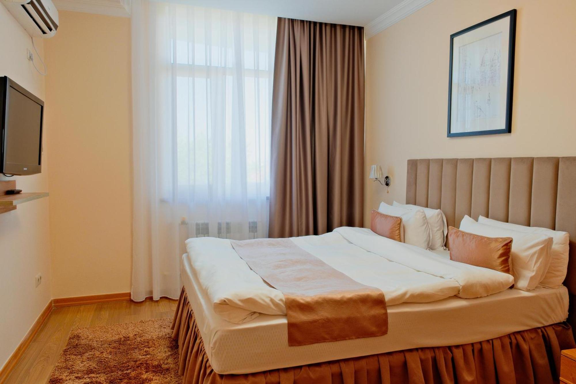 Atb Grand Hotel Atyraū Стая снимка