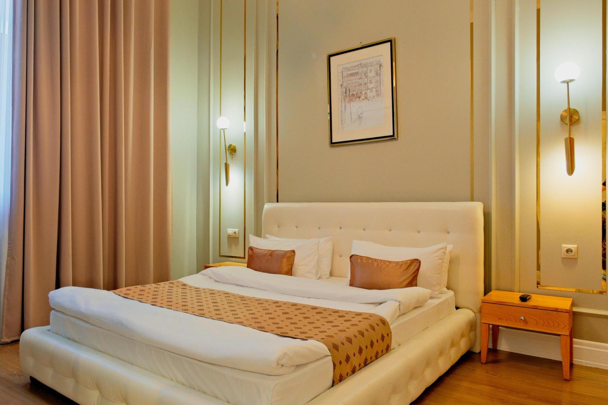 Atb Grand Hotel Atyraū Екстериор снимка